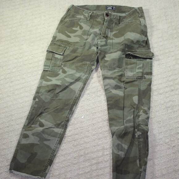 Abercrombie and Fitch Vintage Women's 25" Camo Cargo Raw Hem Cropped Pants - Picture 1 of 7